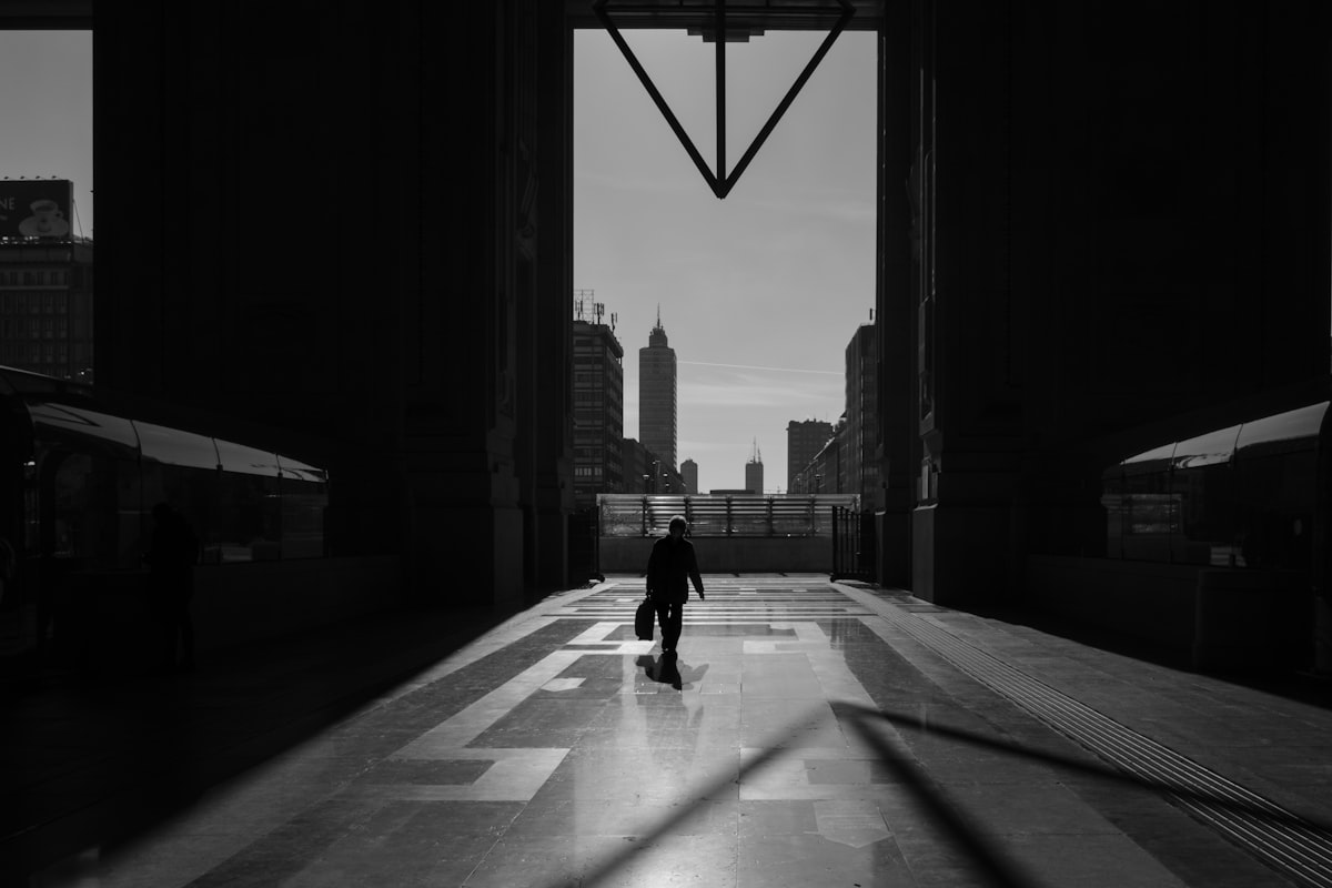 Spider-Noir: Black-and-White vs True Hue—A Triumph