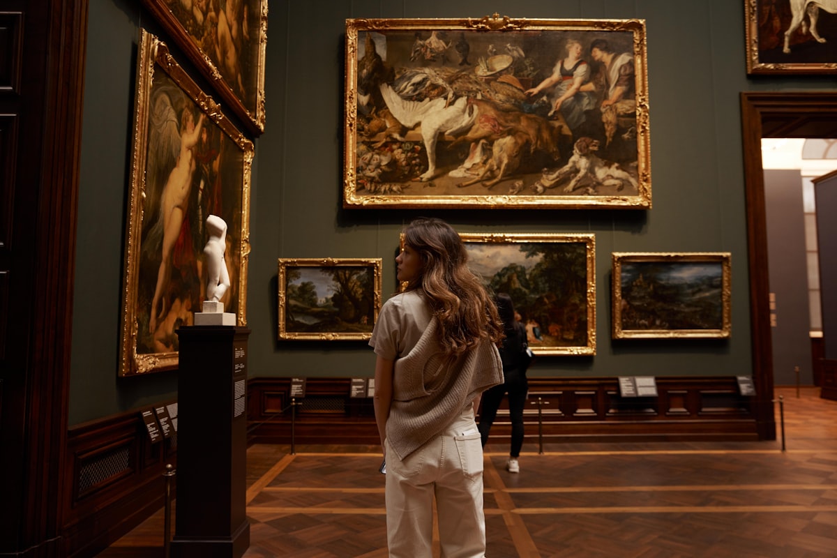How Van Gogh Museum Guides Quietly