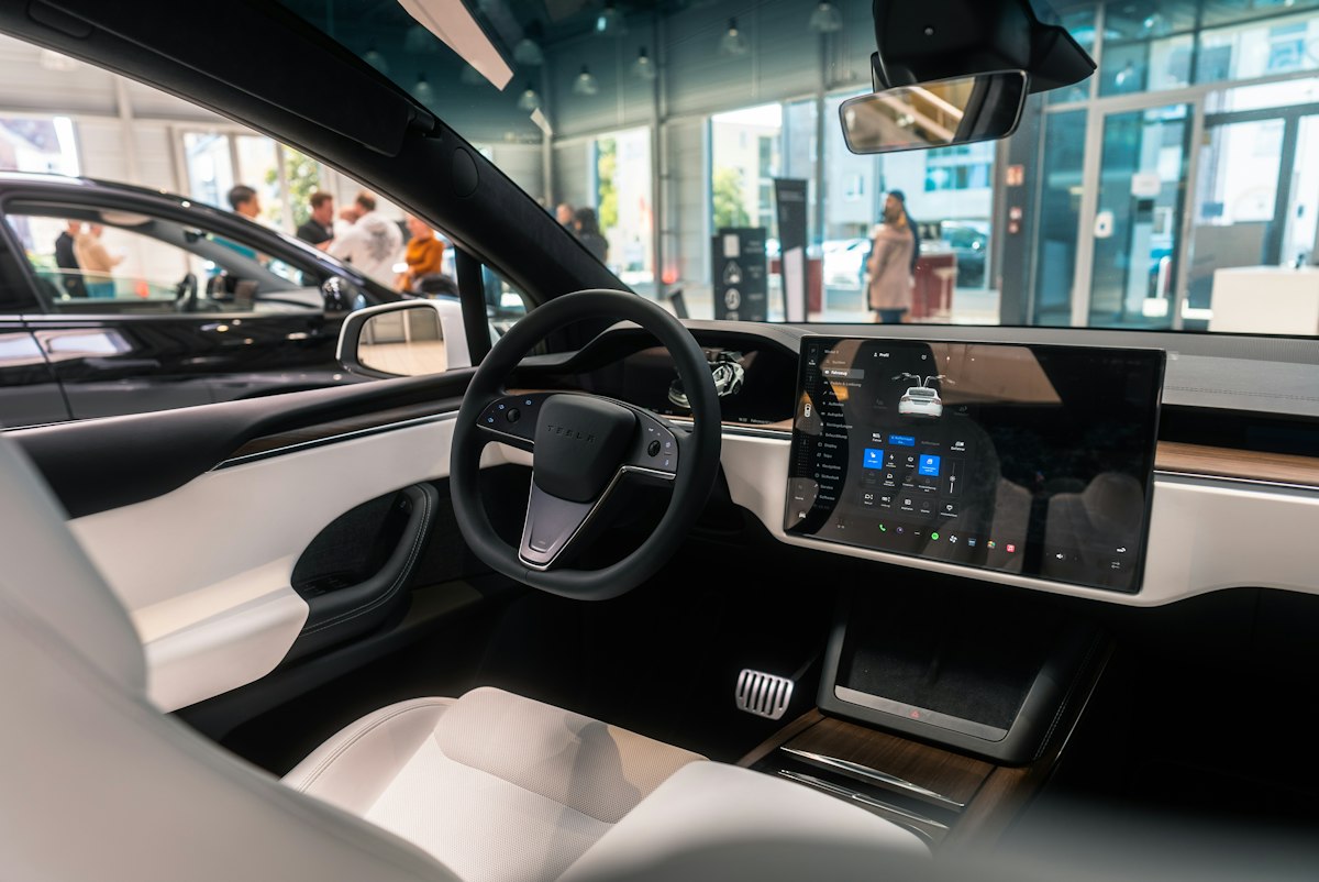 Tesla Model 3 Gets 16-Inch Screen, 316-Mile Range in US