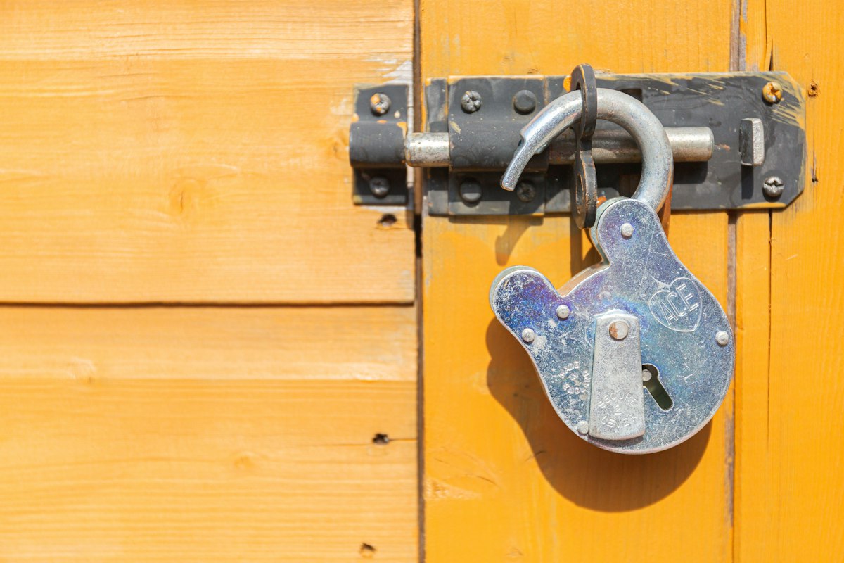 Data Broker Radaris Loses Domains in Privacy Fight