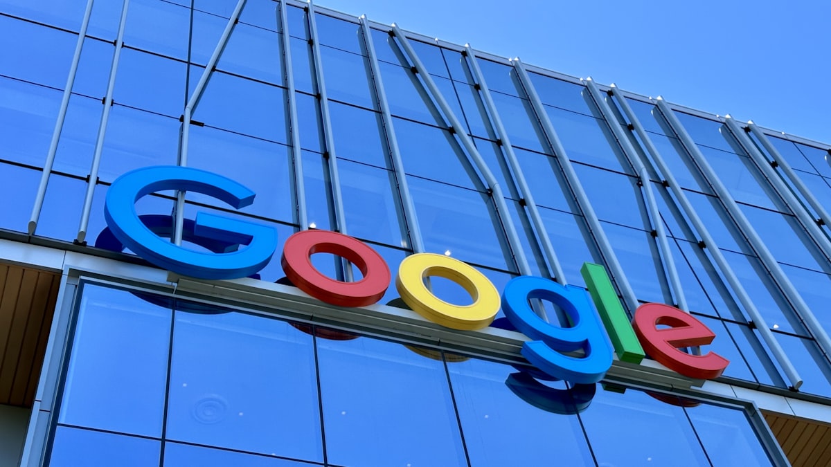 Flight Attendants Object to Google Buying